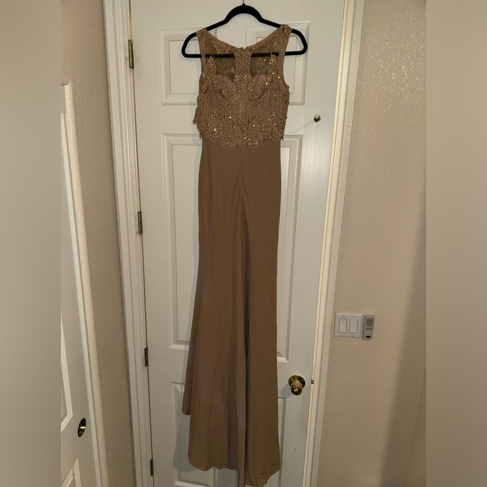 Dress - Picture 6 of 11